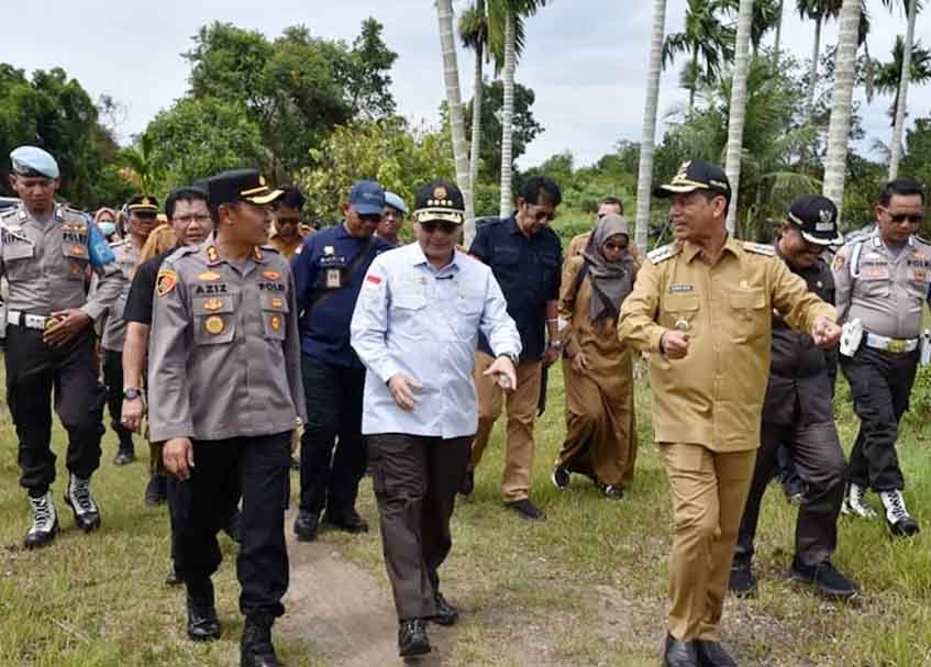 Langgam.id - Wakil Menteri Pertanian RI, Harvick Hasnul Qolbi berjanji akan membantu pembangunan RPH di Kota Pariaman tahun 2023.