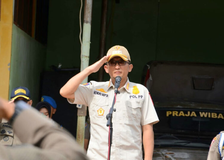 Langgam.id - Pemko Padang menugaskan 110 personel Satuan Polisi Pamong Praja (Satpol PP) untuk menegakkan Perda di kecamatan.