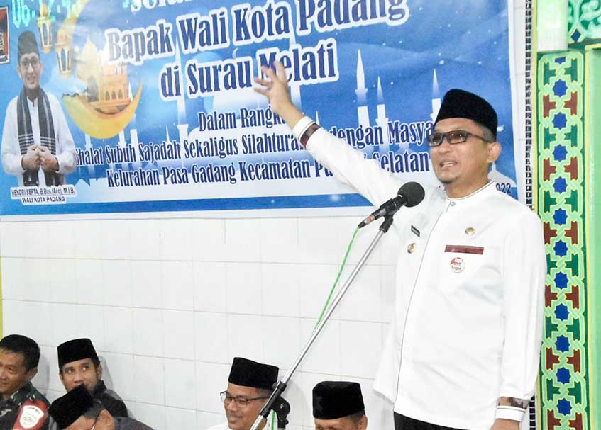 Langgam.id - Wali Kota (Wako) Padang, Hendri Septa menginatkan warganya agar memperkuat silaturrahmi dan rasa persatuan serta kesatuan.