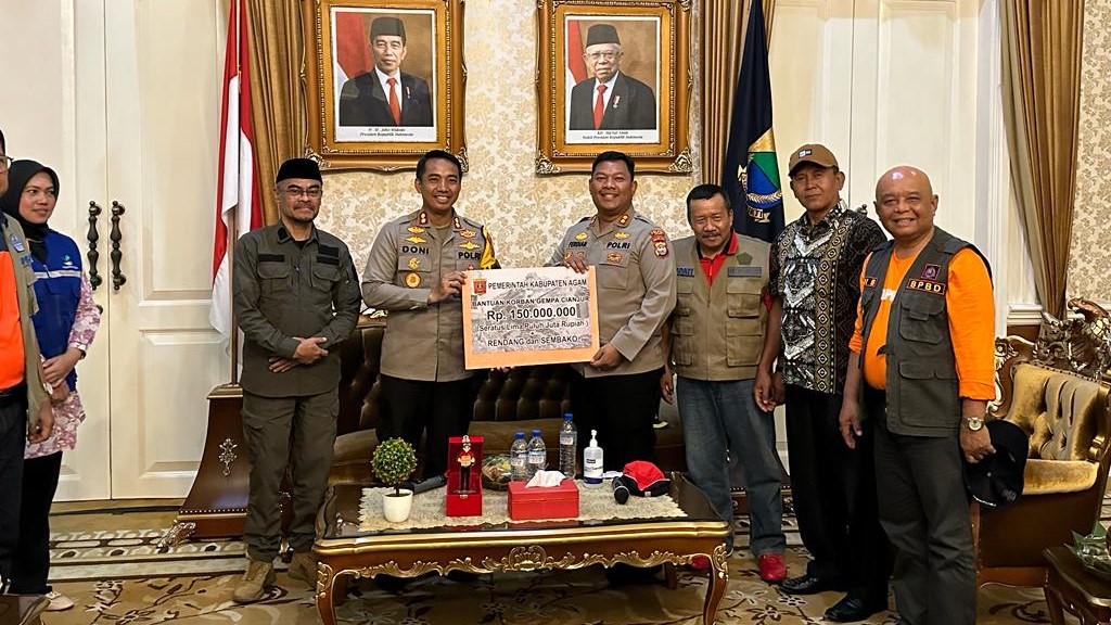 Bupati dan Kapolres Antarkan Bantuan dari Agam ke Cianjur