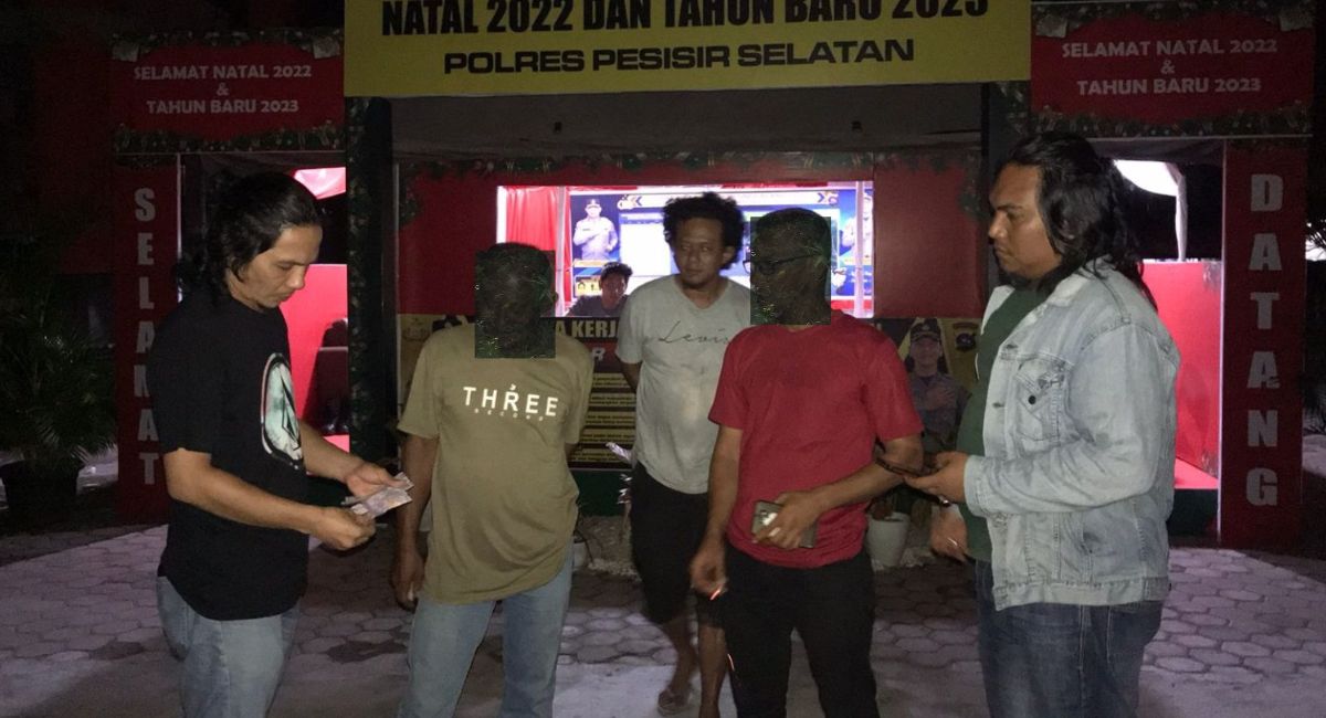 Dua Pria Diduga Pungli di Pantai Carocok Painan Diamankan Polisi