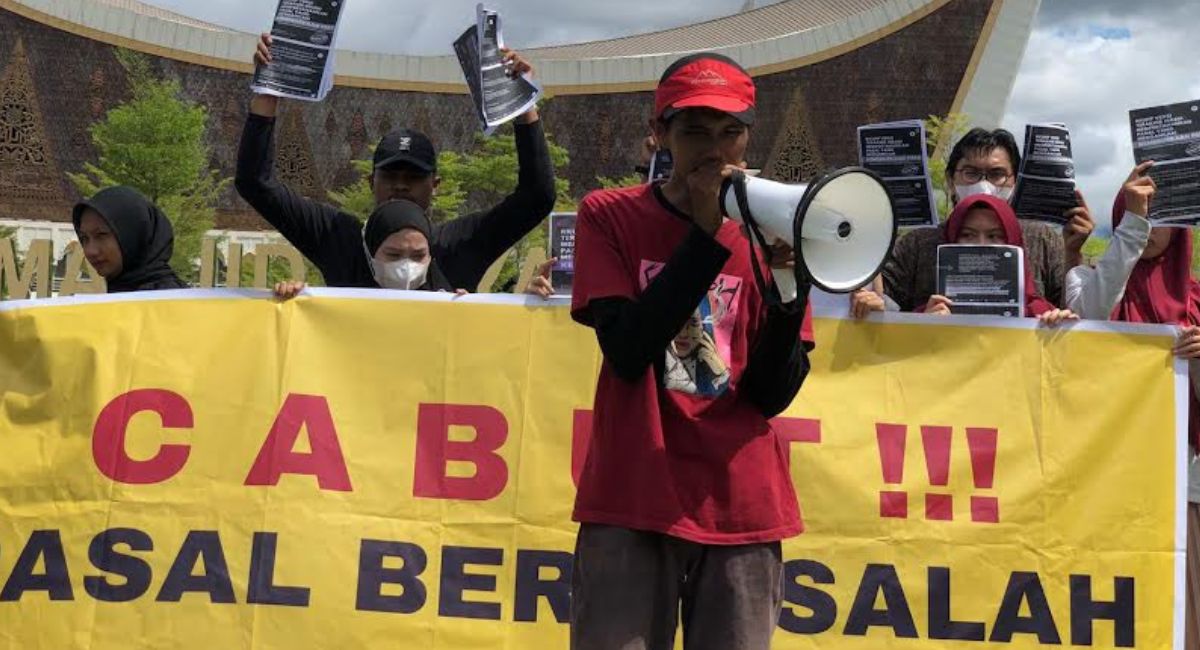 aji-dan-pers-mahasiswa-padang-tolak-pengesahan-rkuhp