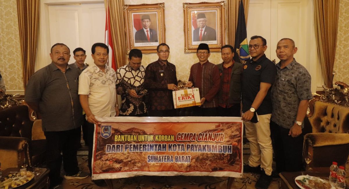 Wako Rida Ananda Serahkan Bantuan Kemanusiaan untuk Cianjur