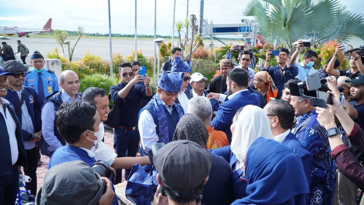 Mendarat di BIM, Anies Baswedan Langsung Jadi "Pandeka Minang"