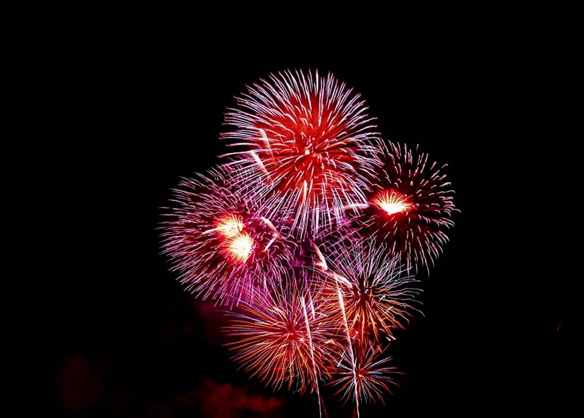 Langgam.id - Kepolisian Resor Kota Padang melarang penggunaan kembang api pada perayaan malam tahun baru 2023.