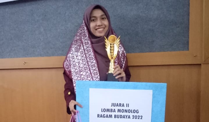 Mahasiswa UIN IB Junia Mayang Sari Raih Juara Monolog Ragam Budaya 2022