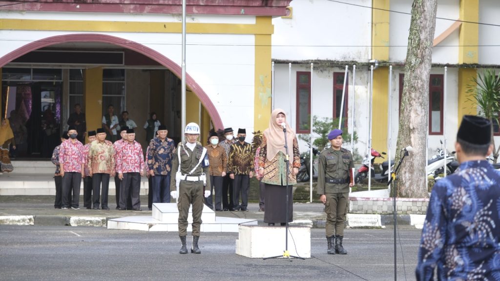 Universitas Islam Negeri (UIN) Imam Bonjol Padang gelar Upacara Peringatan Hari Pahlawan tahun 2022 dengan khidmat yang diikuti