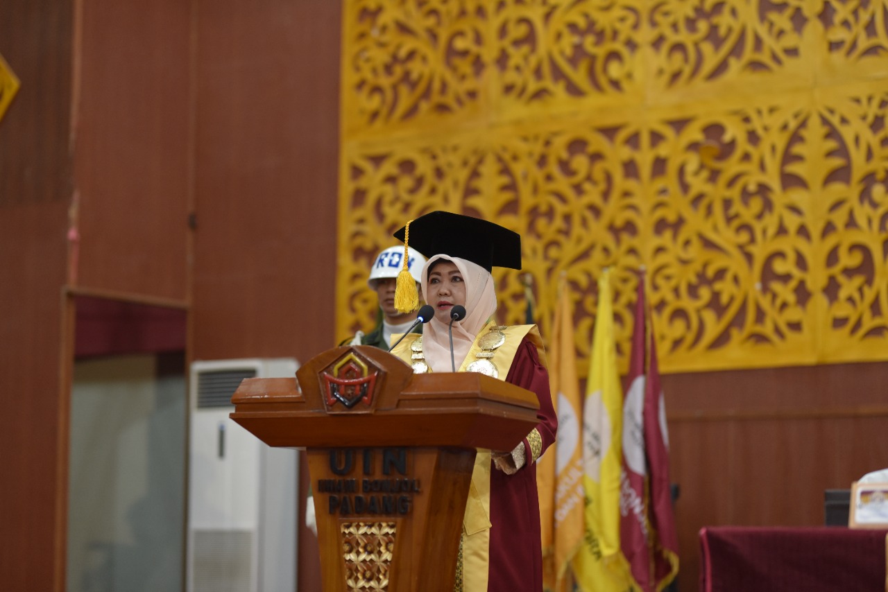 Pada hari kedua wisuda ke-88, sejumlah 541 mahasiswa Universitas Islam Negeri (UIN) Imam Bonjol Padang diwisuda. Mahasiswa yang diwisuda