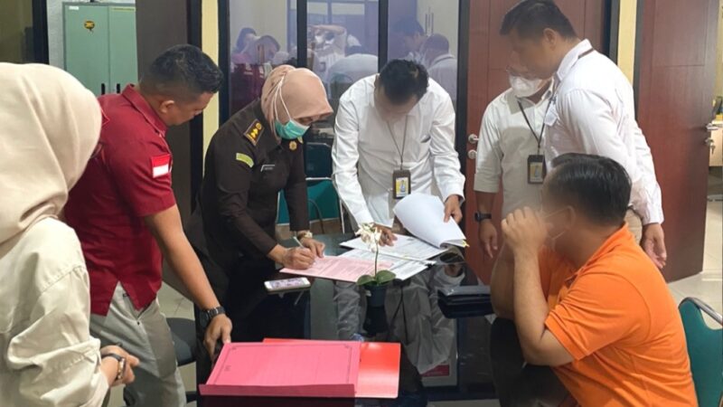 Dugaan Pidana Pajak, DJP Sumbar Jambi Serahkan Tersangka Direktur PT SAE ke Kejari Padang