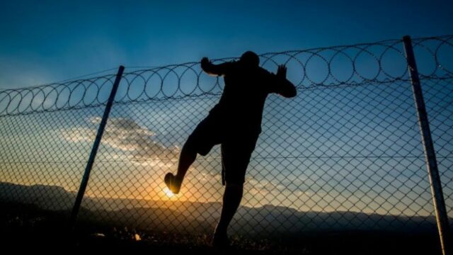 Seorang tahanan berinisial RP, yang beberapa waktu lalu kabur dari Kantor Polresta Padang, akhirnya dapat diamankan kembali Polresta Padang.