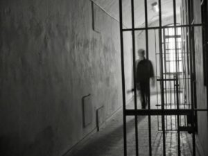 Kaburnya Tahanan di Polsek Lubuk Begalung: Diduga Gergaji Sel