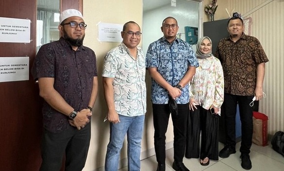 Dirawat di RSPAD, Andre Rosiade Jenguk Mantan Gubernur Sumbar Azwar Anas