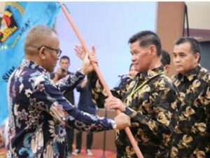 Atal S. Depari Lantik Basril Basyar Jadi Ketua PWI Sumbar