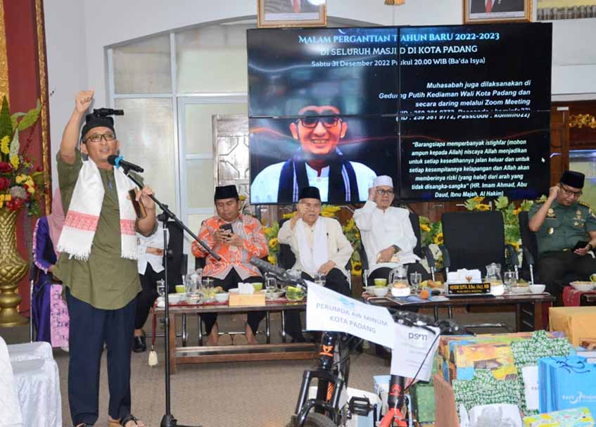 Langgam.id - Pemerintah Kota (Pemko) Padang menggelar muhasabah bersama warga dalam mengisi momen pergantian tahun baru 2023.