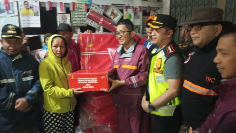 Gerak Cepat Wako Hendri Septa Meninjau Korban Banjir