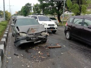 Kecelakaan Beruntun di Depan Masjid Raya Sumbar Libatkan 4 Kendaraan