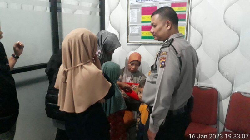 Bayi Laki-laki Ditemukan di Musala Baitul Arifin Lima Kaum, Dibungkus Kantong Plastik Hitam