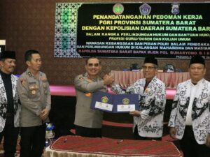 Polda dan PGRI Sumbar Tandatangani Pedoman Kerja Perlindungan Hukum Profesi Guru