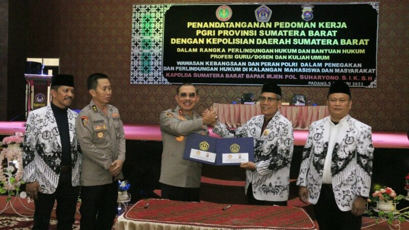 Polda dan PGRI Sumbar Tandatangani Pedoman Kerja Perlindungan Hukum Profesi Guru