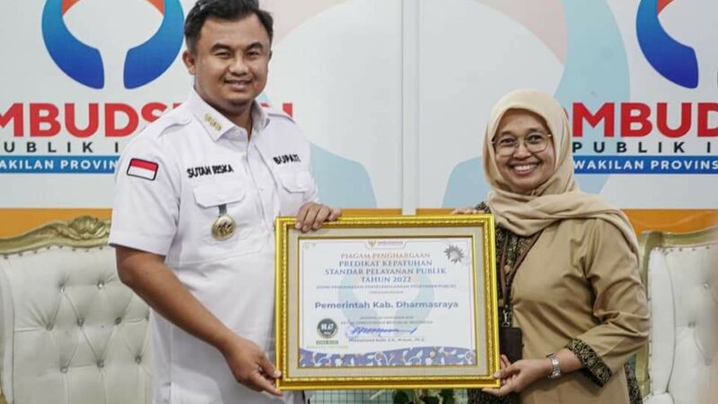 Nomor 2 di Sumbar, Dharmasraya Raih Prestasi Kepatuhan Terhadap Standar Pelayanan Publik 2022