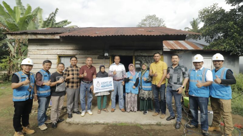 Warga Kelurahan Ibuh, Kecamatan Payakumbuh mendapatkan bantuan dari PLN Kota Payakumbuh, Sabtu (11/2/2023).