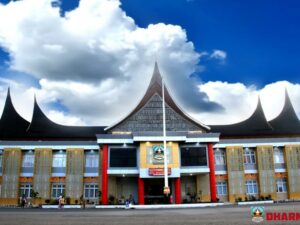 Sebanyak 700 titik lampu saat ini sedang dipasang oleh Pemkab Dharmasraya di beberapa titik di daerah tersebut. Pemasangan ini dilakukan