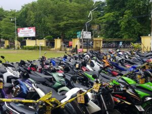 Polresta Padang Kandangkan Puluhan Kendaraan Pengguna Knalpot Brong