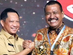 Lebihi Target Nasional, Kota Pariaman Terima Penghargaan UHC