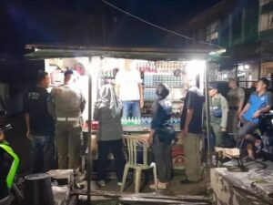 Satpol PP Padang Razia Warung Penjual Minol Tanpa Izin