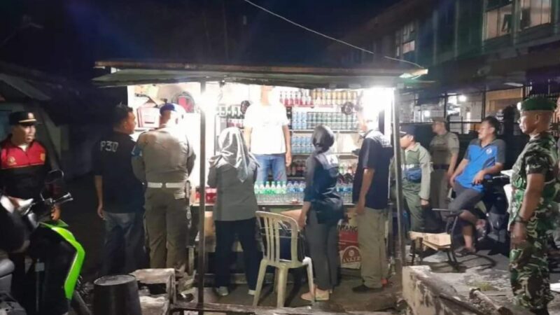 Satpol PP Padang Razia Warung Penjual Minol Tanpa Izin