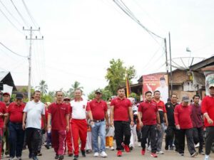 Jalan santai dalam rangka memeriahkan HUT Dharmasraya ke-19. [Foto: Dok. Pemkab Dharmasraya]