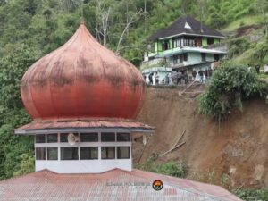 Longsor di Sungai Landia Akibatkan 2 Warga Meninggal, Banjir di Pessel Genangi Jalan