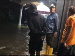 Sejumlah Rumah di Pariaman Tergenang Banjir, Wako Minta Petugas Siaga Bantu Warga