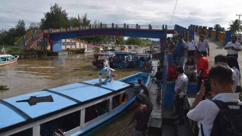 Pemko Pariaman Berhasil Evakuasi Wisatawan yang Terjebak di Pulau Angso Duo