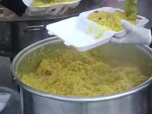 Warga Padang Bantu Makanan Buka Puasa Penyintas Gempa di Turki