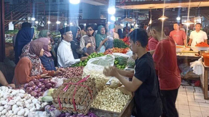 Sidak ke Pasar Raya, Pemko Padang Jamin Pasokan Bahan Pokok Terjaga