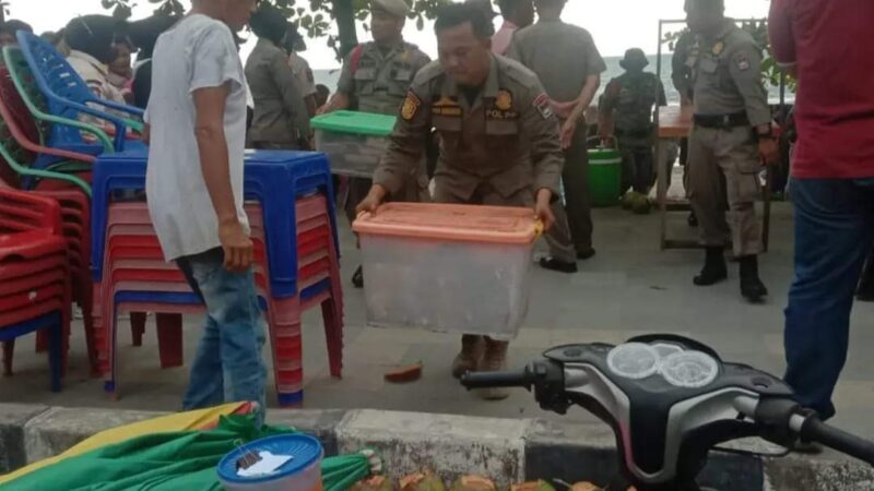 Usai Lebaran, Pemko Padang Kembali Tertibkan Pedagang Kawasan Bibir Pantai
