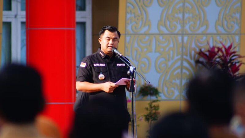 Bupati Dharmasraya, Sutan Riska Tuanku Kerajaan sampaikan sejumlah amanat penting di hadapan peserta apel gabungan di halaman kantor bupati.