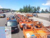 Libur Lebaran, Pasukan Oranye Dikerahkan Jaga Kebersihan Pantai Padang dan Batang Arau