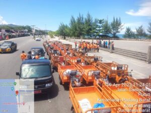 Libur Lebaran, Pasukan Oranye Dikerahkan Jaga Kebersihan Pantai Padang dan Batang Arau