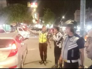Dishub Payakumbuh bersama Polres Payakumbuh bersiaga di beberapa titik pada jam tertentu guna mengatur transportasi. Hal itu dilakukan