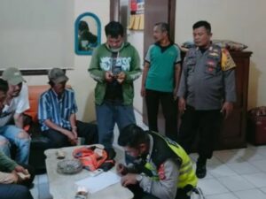 Enam orang juru parkir liar ditertibkan oleh Polsek Padang Barat pada Kamis (27/4/2023). Para juru parkir liar itu diamankan karena dinilai.