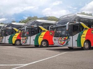 Bus masih menjadi moda transportasi yang menjadi pilihan bagi masyarakat Sumatra Barat untuk pergi ke rantau pada momen arus balik.