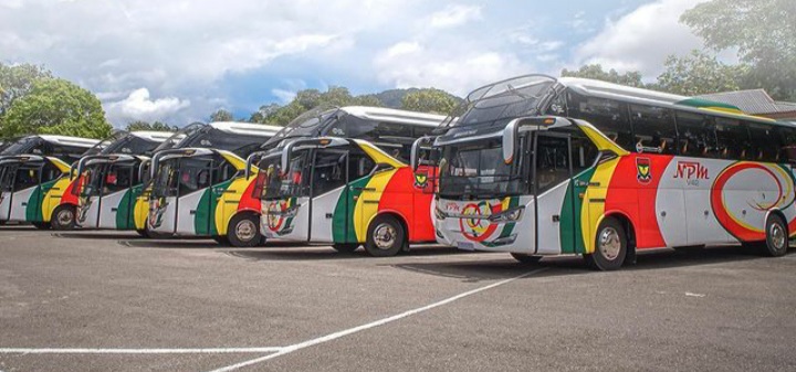 Bus masih menjadi moda transportasi yang menjadi pilihan bagi masyarakat Sumatra Barat untuk pergi ke rantau pada momen arus balik.
