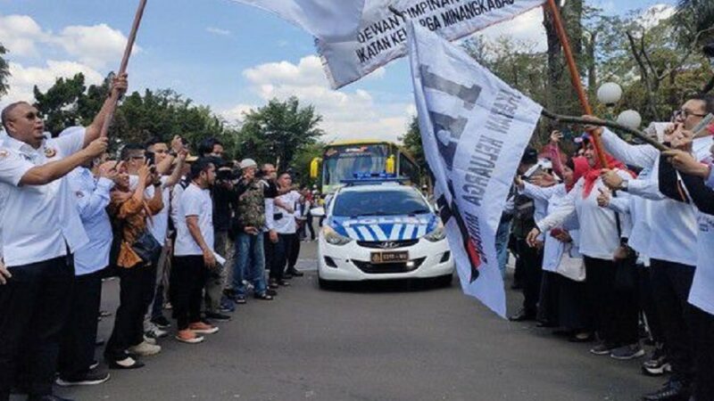 Fadli Zon dan Andre Rosiade Lepas Ribuan Perantau Minang Pulang Basamo dari Kompleks DPR