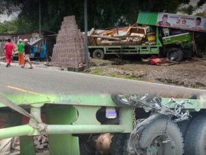 Kembali karena Rem Blong, Truk Tabrak Bangunan dan Kendaraan di Panyalaian