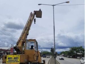 UPT PJU Dinas Perhubungan Kota Padang menerima sekitar 10 hingga 30 laporan setiap harinya terkait pengaduan lampu PJU