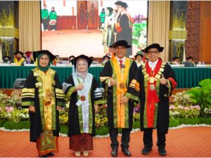 Unand Kukuhkan Prof. Asrinaldi dan Prof. Ratni Jadi Guru Besar