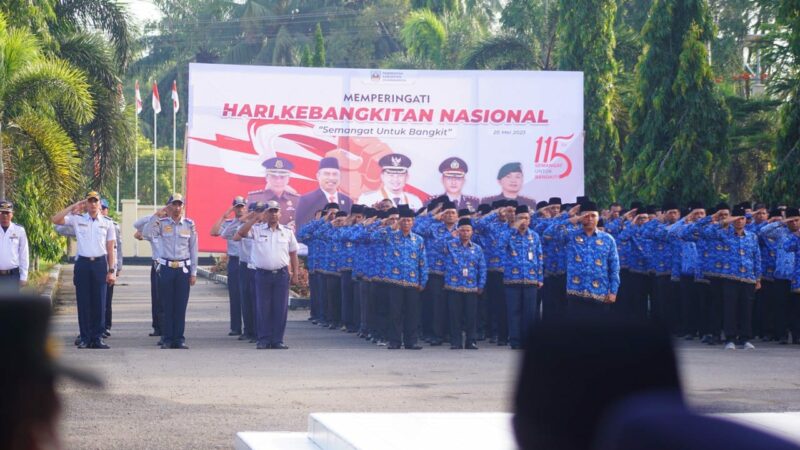 Pemkab Dharmasraya menggelar upacara bendera memperingati 115 tahun Kebangkitan Nasional 2023 yang dilaksanakan di halaman Kantor Bupati