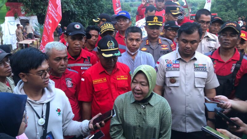 Menteri Risma Resmikan Jembatan Gantung di Dharmasraya